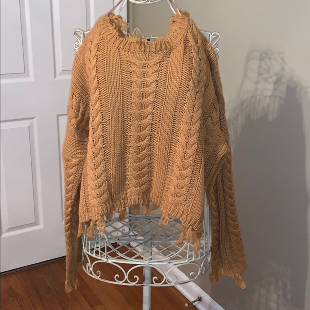 Yellow comfy sweater! 💛